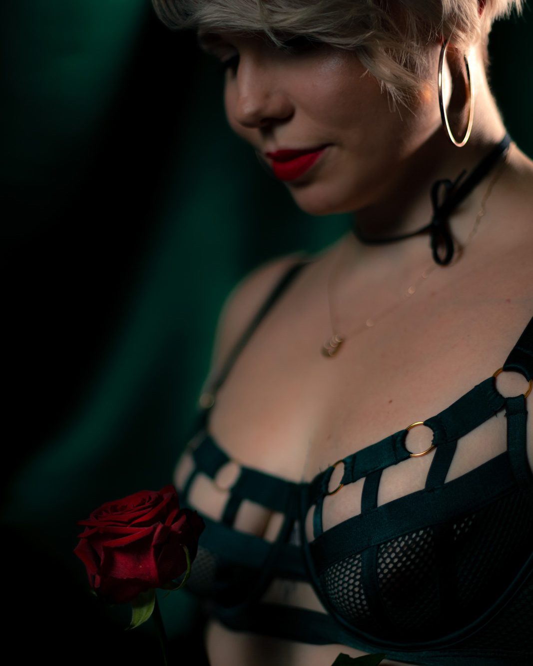 boudoir-kuvaus-ruusu